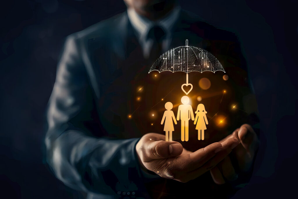 2026’da Sigorta Primleri Neden Artıyor? Daha Az Ödeme Yolları 2 close up men hands with family silhouettes umbrella insurance family protection